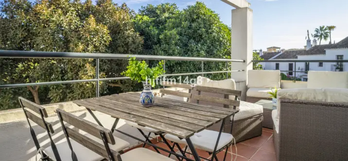 Продажа апартаментов на среднем этаже в Nueva Andalucía 1