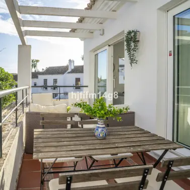 Продажа апартаментов на среднем этаже в Nueva Andalucía