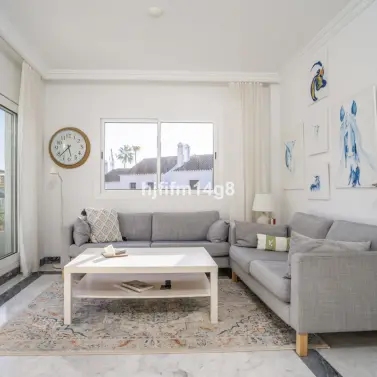 Продажа апартаментов на среднем этаже в Nueva Andalucía