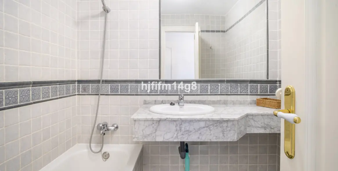 Продажа апартаментов на среднем этаже в Nueva Andalucía 12