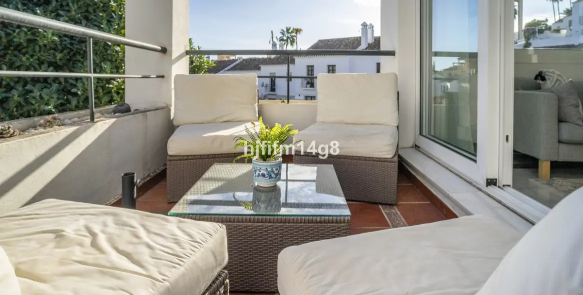 Продажа апартаментов на среднем этаже в Nueva Andalucía 15