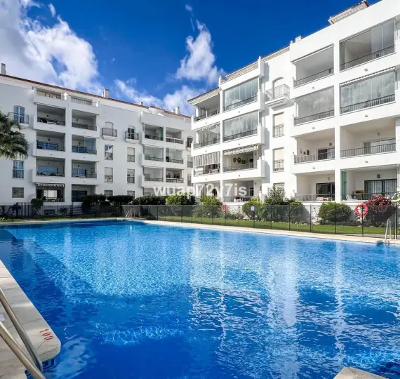 Продажа апартаментов на среднем этаже в Mijas