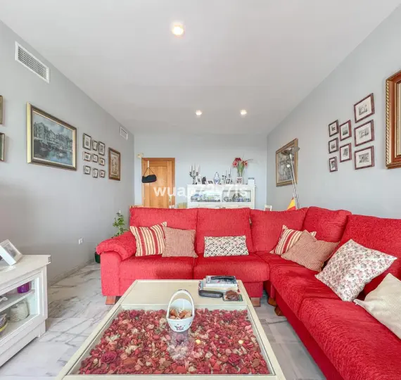 Продажа апартаментов на среднем этаже в Mijas