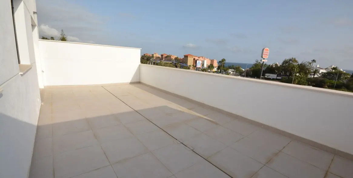 Sale of middle floor apartment in Estepona (district Estepona) 5