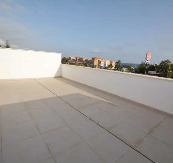 Middle floor apartment R4955293