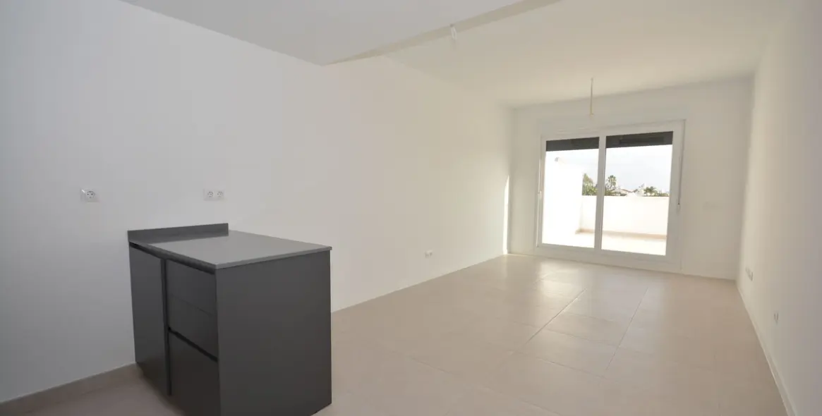 Sale of middle floor apartment in Estepona (district Estepona) 9