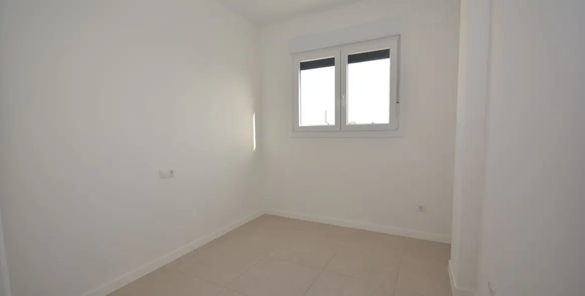 Продажа апартаментов на среднем этаже в Estepona 12