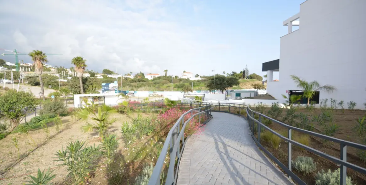 Продажа апартаментов на среднем этаже в Estepona 20