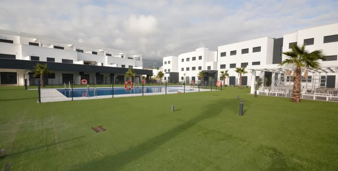 Venta de apartamento en planta media en Estepona 21