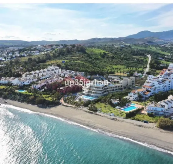 Middle floor apartment R5216503