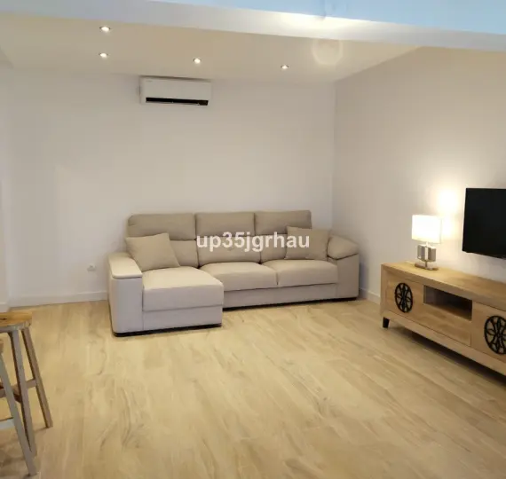 Middle floor apartment R5216503