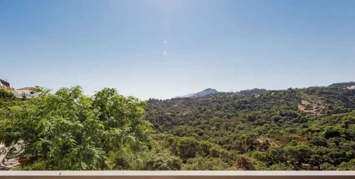 Продажа апартаментов на среднем этаже в Los Arqueros 3