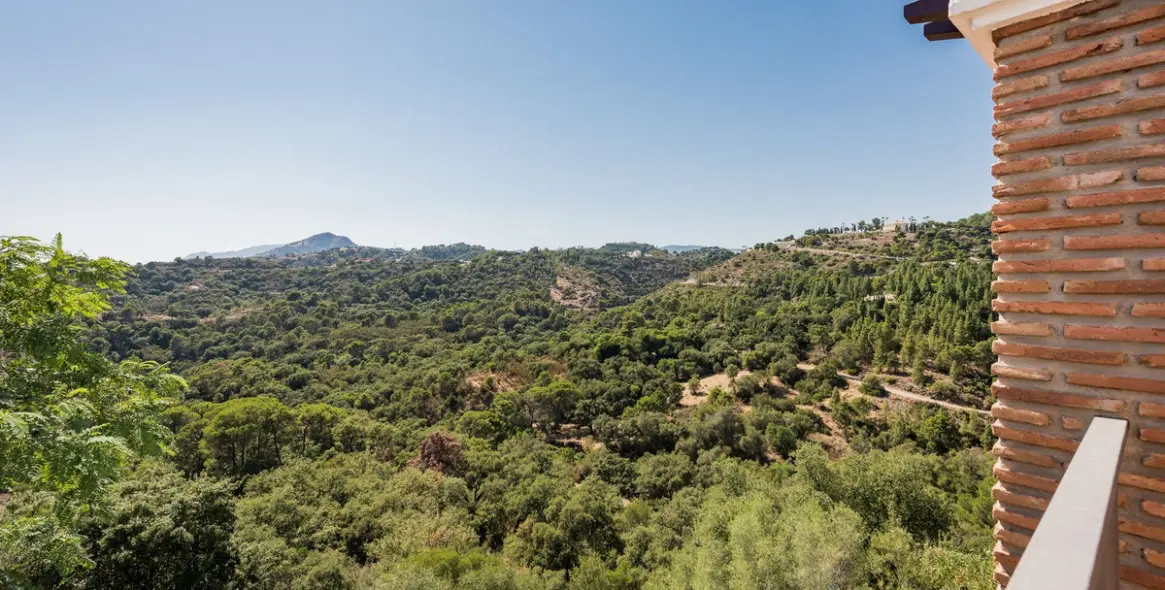 Продажа апартаментов на среднем этаже в Los Arqueros 5