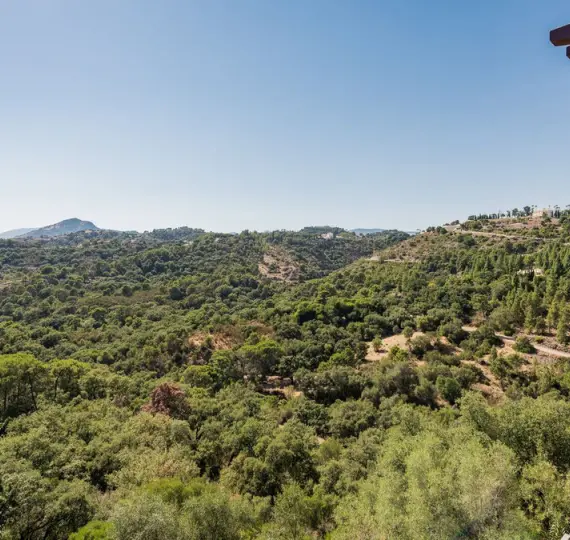 Продажа апартаментов на среднем этаже в Los Arqueros