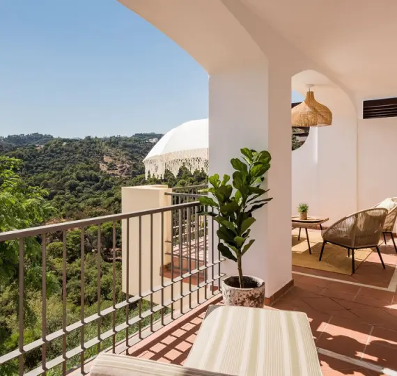 Продажа апартаментов на среднем этаже в Los Arqueros