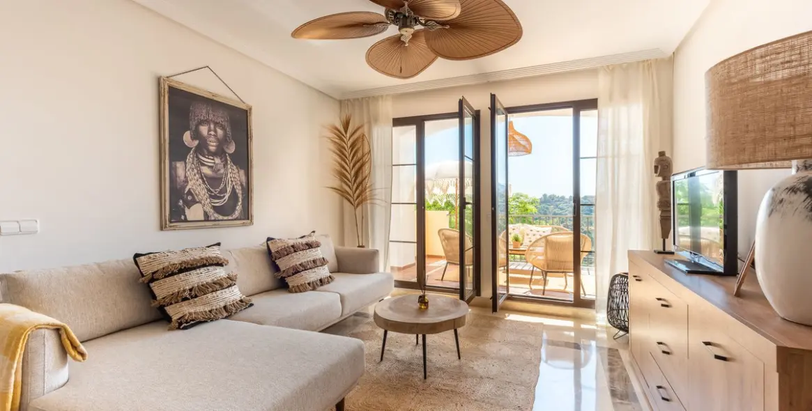 Продажа апартаментов на среднем этаже в Los Arqueros 7