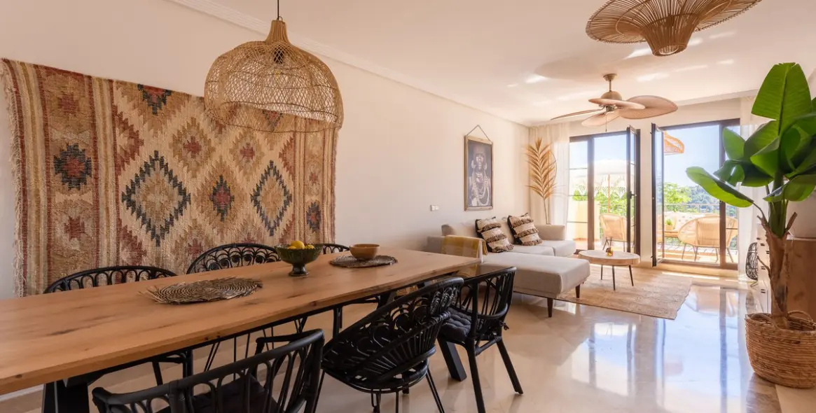 Продажа апартаментов на среднем этаже в Los Arqueros 9