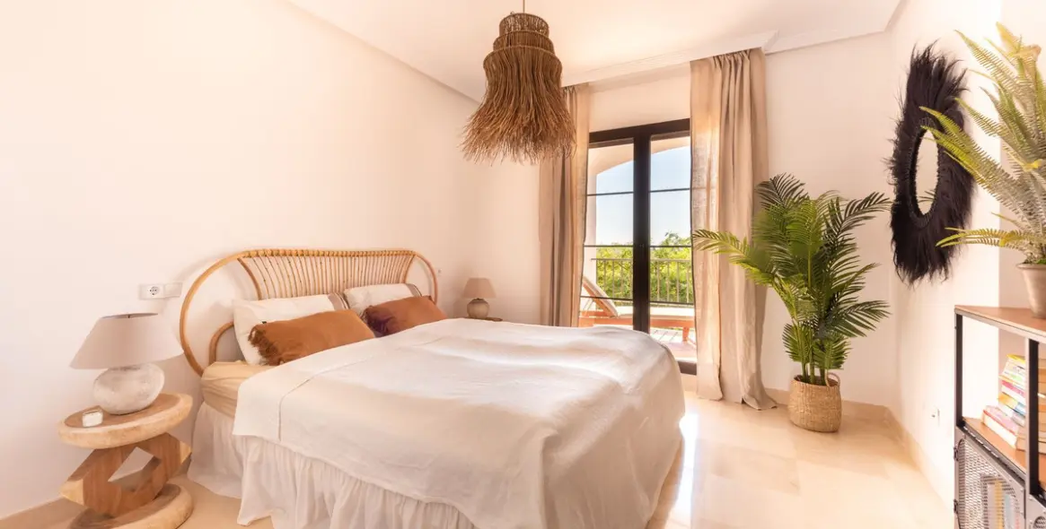 Продажа апартаментов на среднем этаже в Los Arqueros 12