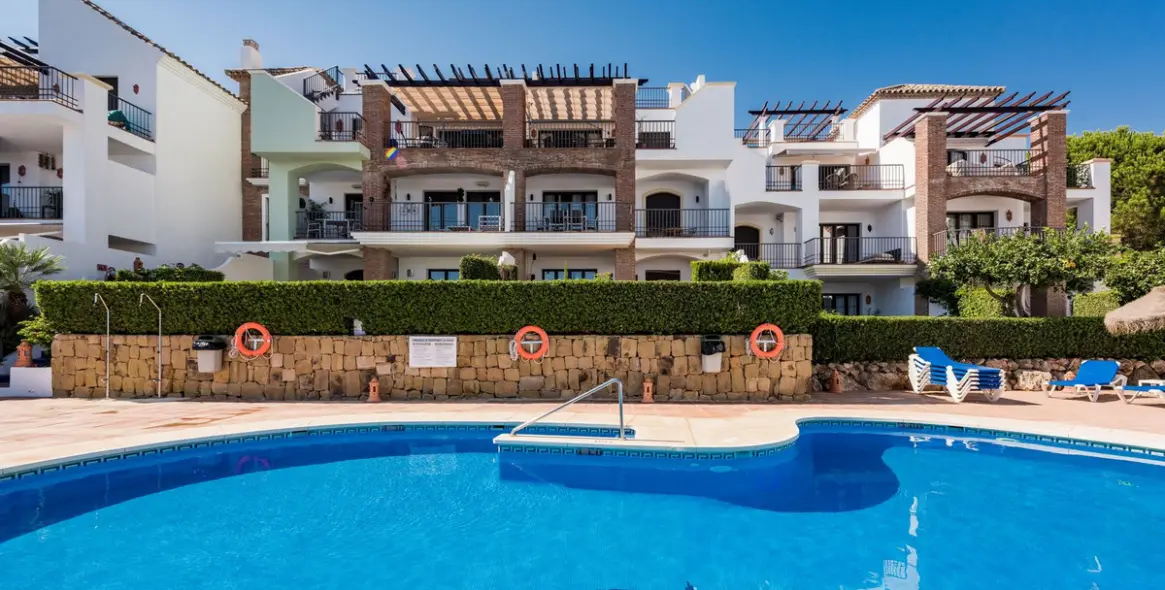 Продажа апартаментов на среднем этаже в Los Arqueros 16