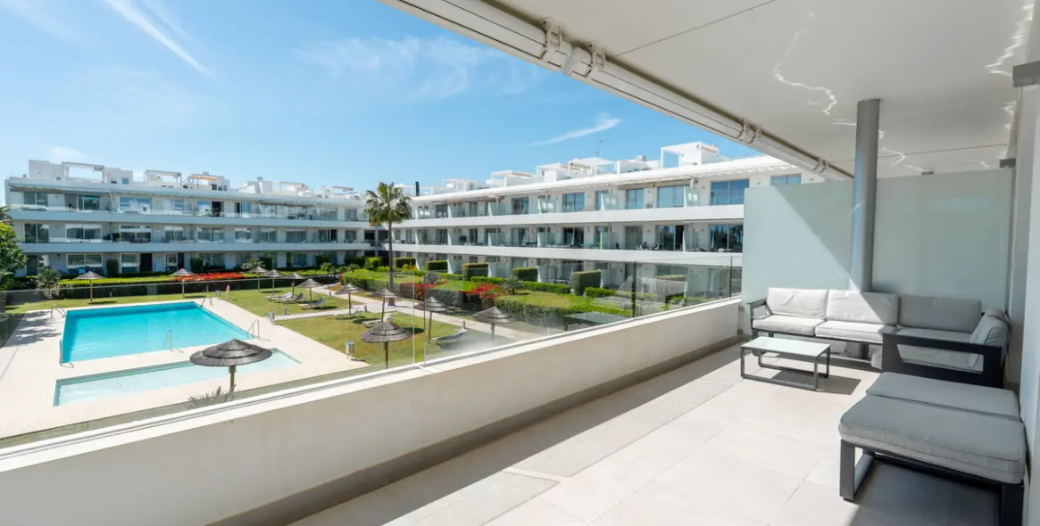 Sale of middle floor apartment in Estepona (district Estepona) 1