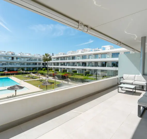 Middle floor apartment R5018062