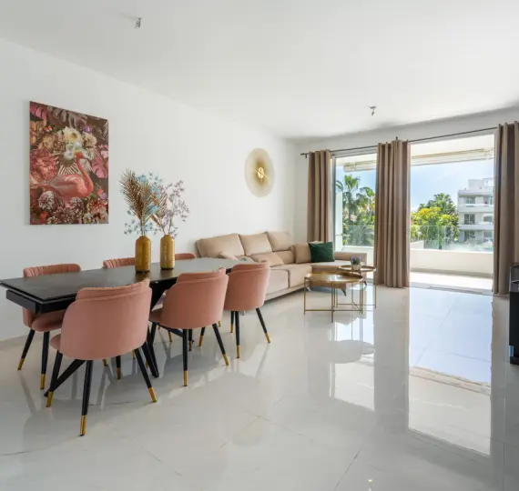 Middle floor apartment R5018062