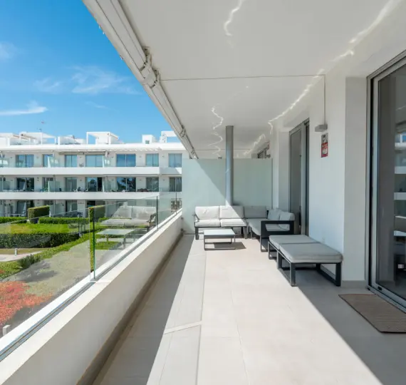 Middle floor apartment R5018062