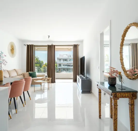 Middle floor apartment R5018062