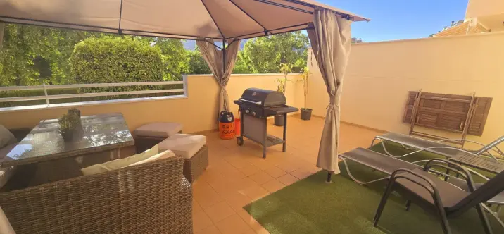 Продажа апартаментов на первом этаже в Ciudad Jardín 4