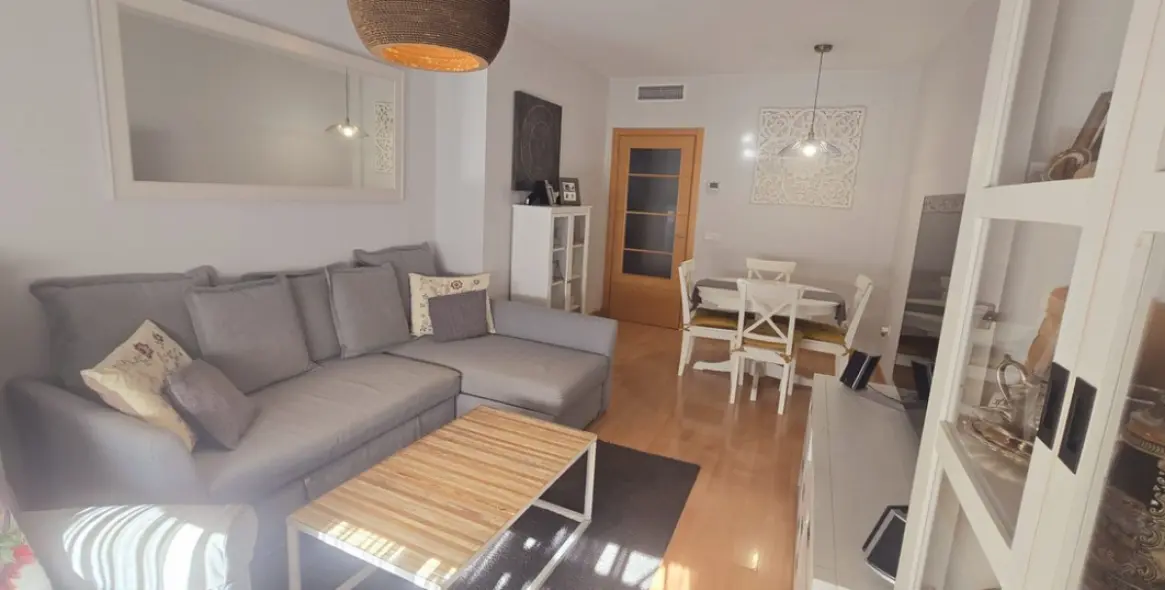 Продажа апартаментов на первом этаже в Ciudad Jardín 8