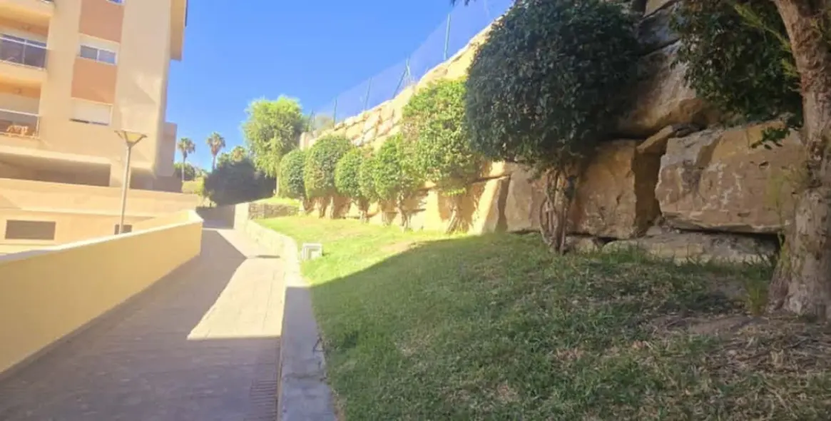 Продажа апартаментов на первом этаже в Ciudad Jardín 22