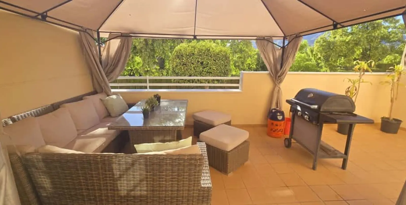 Sale of ground floor apartment in Ciudad Jardín 1