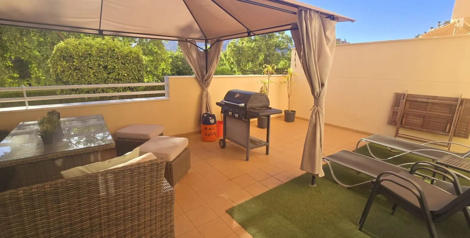 Sale of ground floor apartment in Ciudad Jardín 5