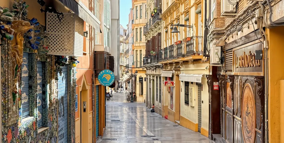 Sale of middle floor apartment in Centro Histórico 11