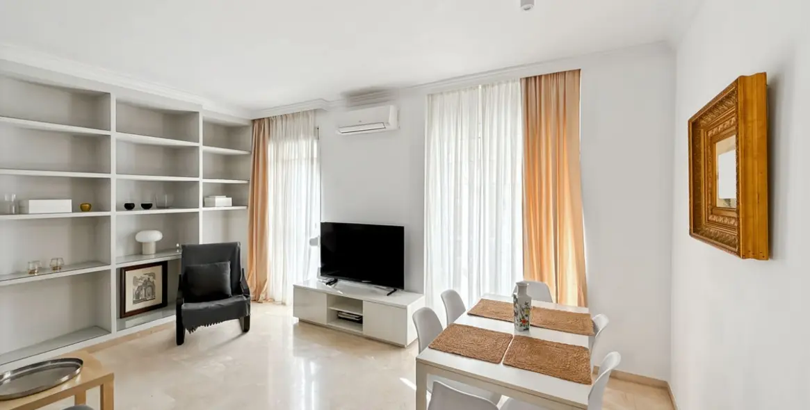 Sale of middle floor apartment in Centro Histórico 12