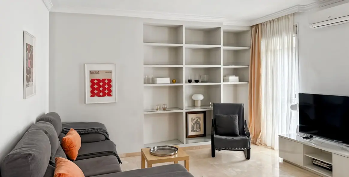 Sale of middle floor apartment in Centro Histórico 13