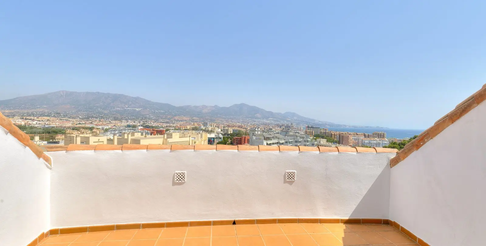 Sale of penthouse in Fuengirola 13