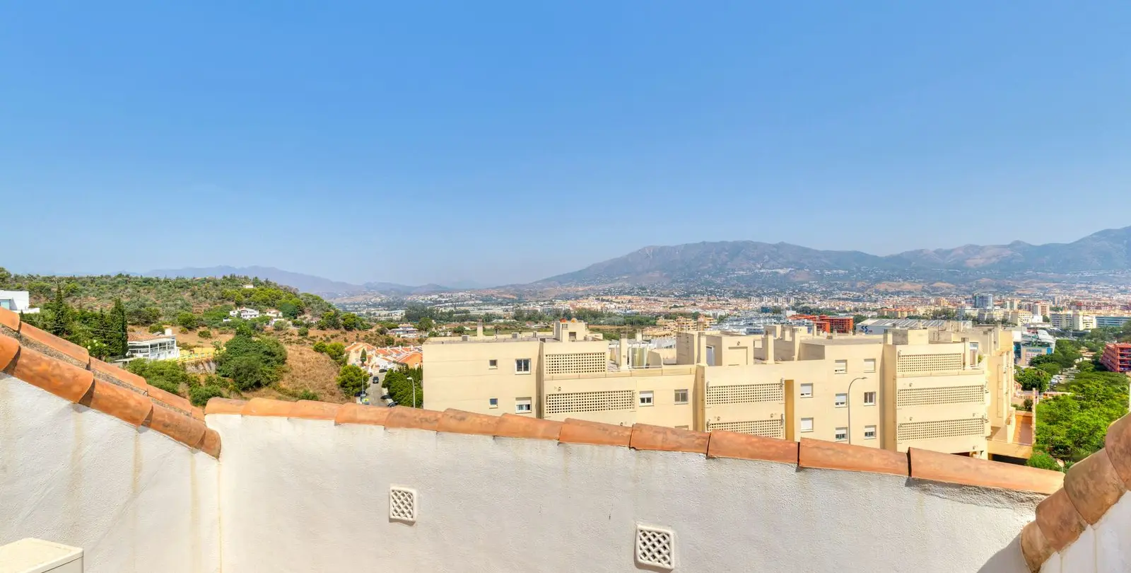 Sale of penthouse in Fuengirola 23