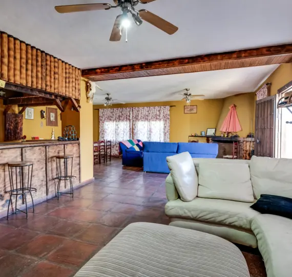 Sale of finca - cortijo in Monda