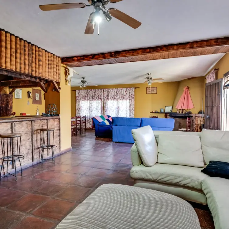 Sale of finca - cortijo in Monda