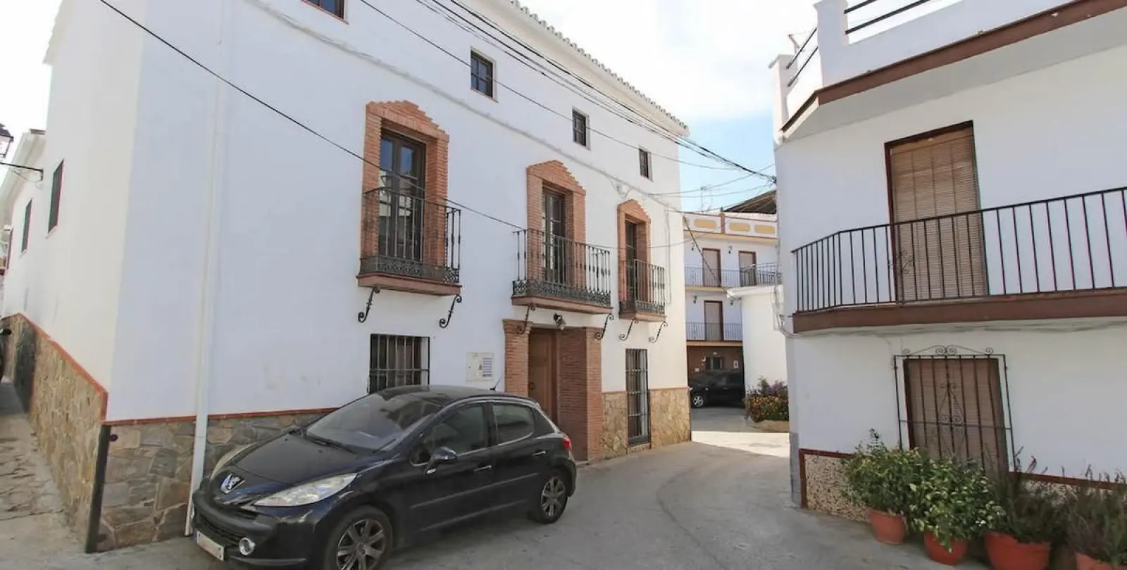 Sale of townhouse in Guaro 1