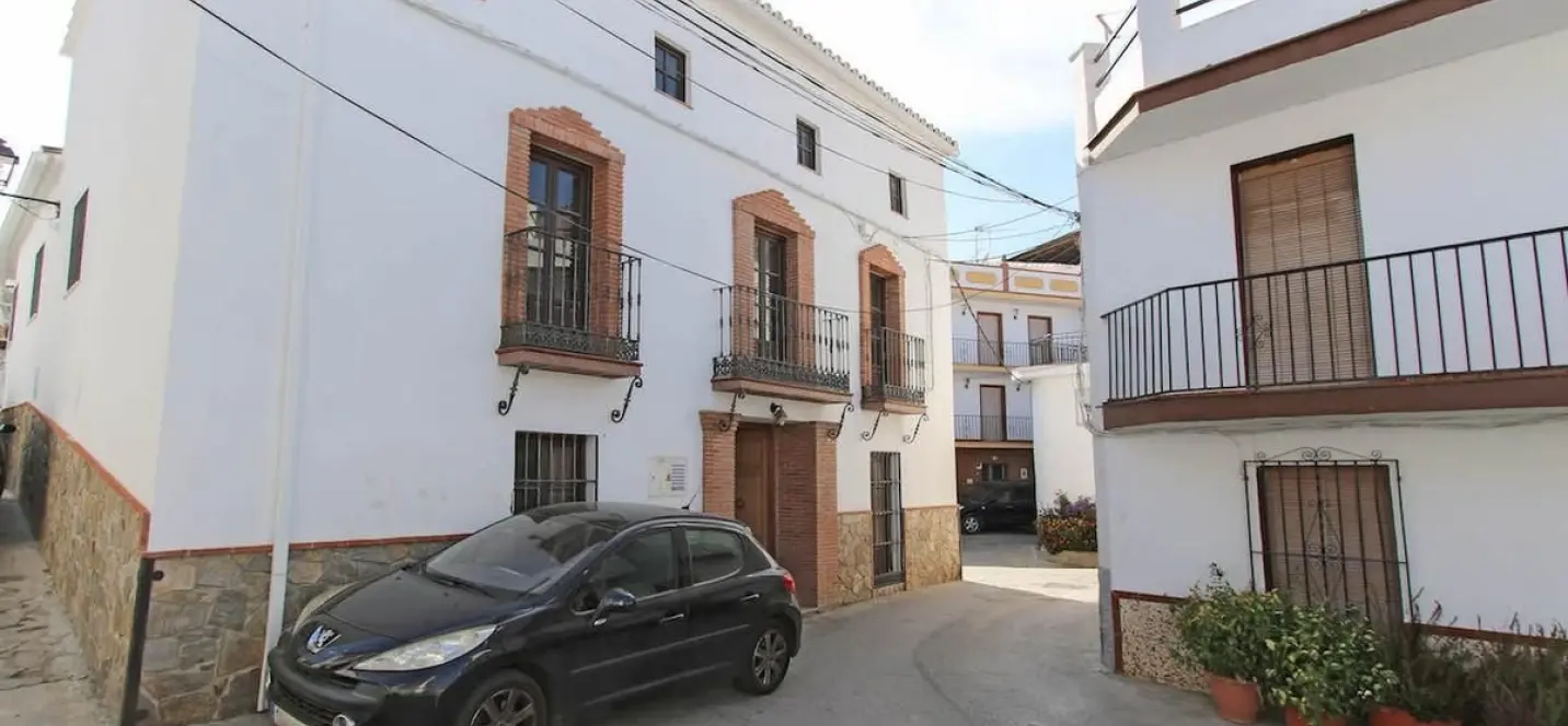 Sale of townhouse in Guaro 0