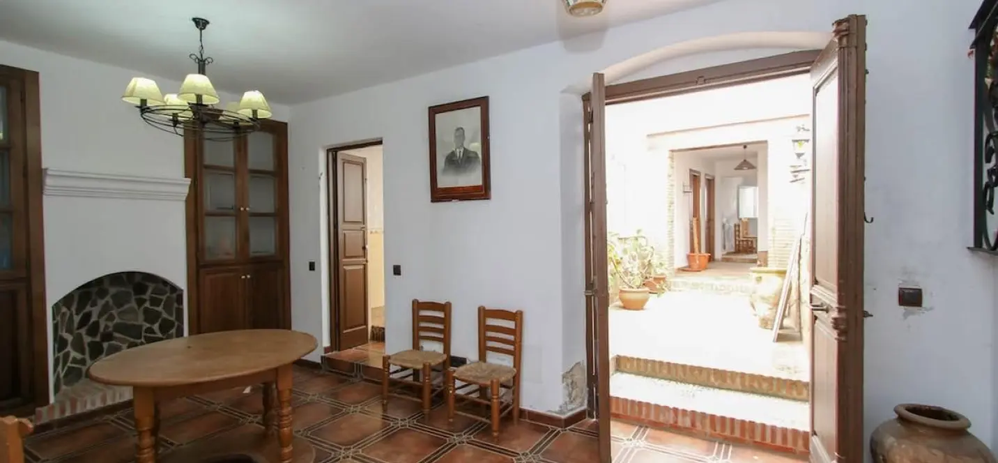 Sale of townhouse in Guaro 3
