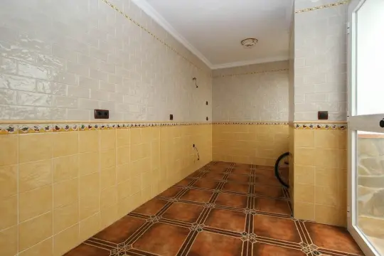 Image 8 thumb