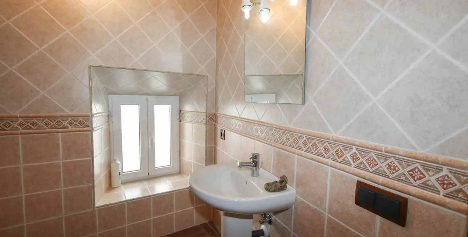 Sale of townhouse in Guaro 15