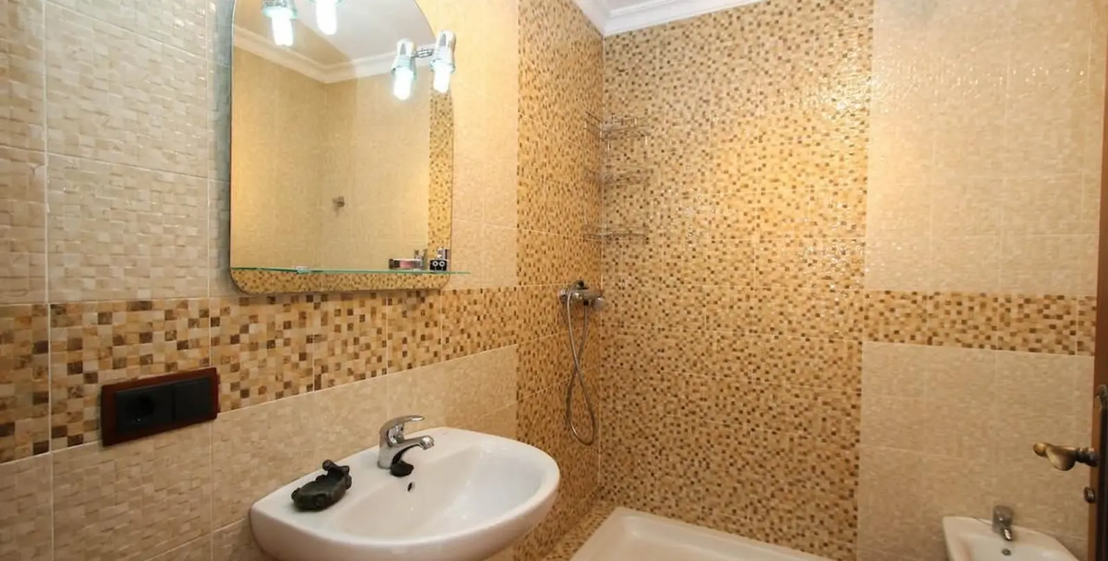 Sale of townhouse in Guaro 19