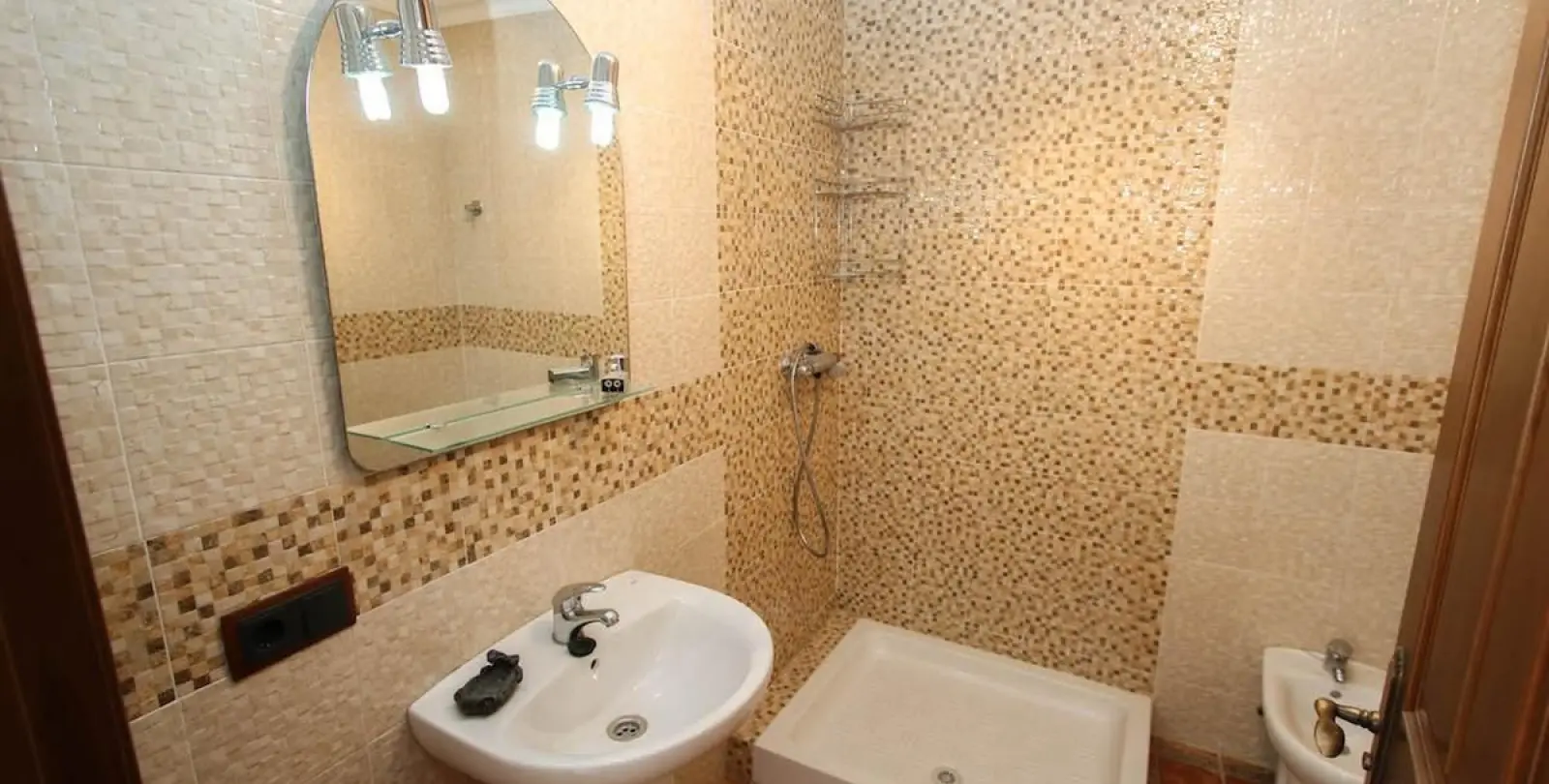 Sale of townhouse in Guaro 20