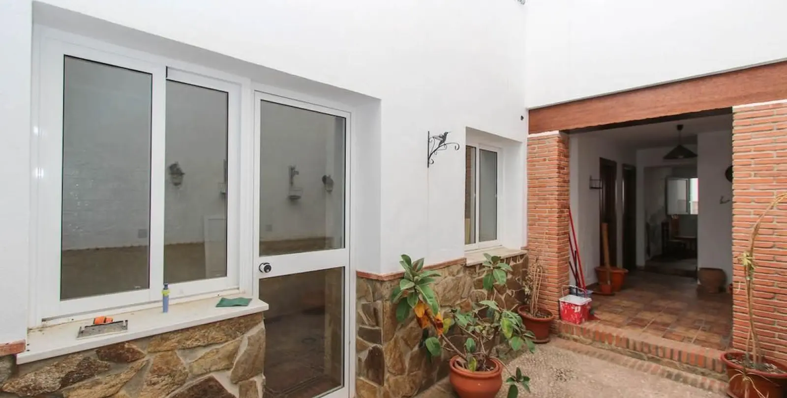 Sale of townhouse in Guaro 25