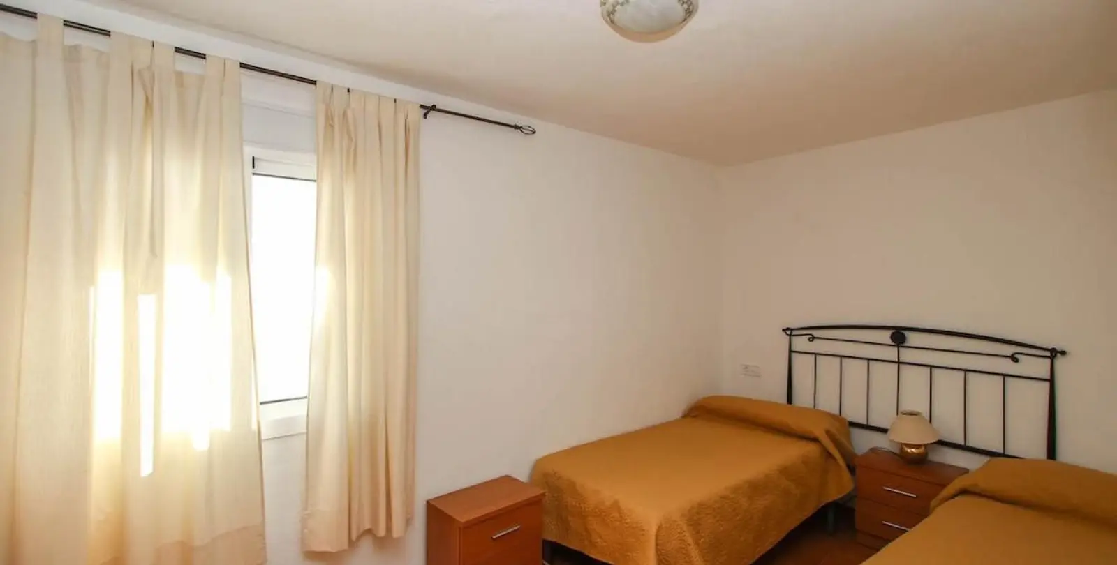 Sale of townhouse in Guaro 33