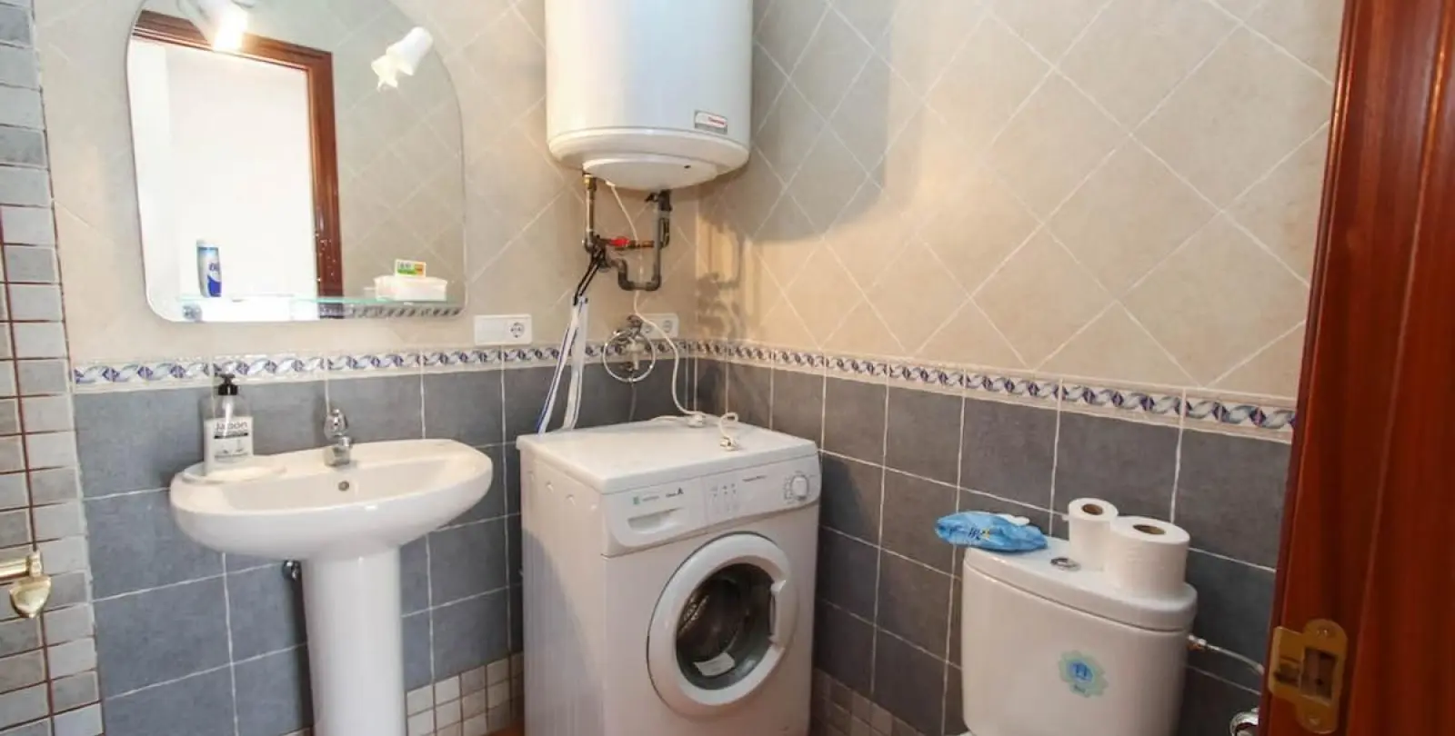 Sale of townhouse in Guaro 35